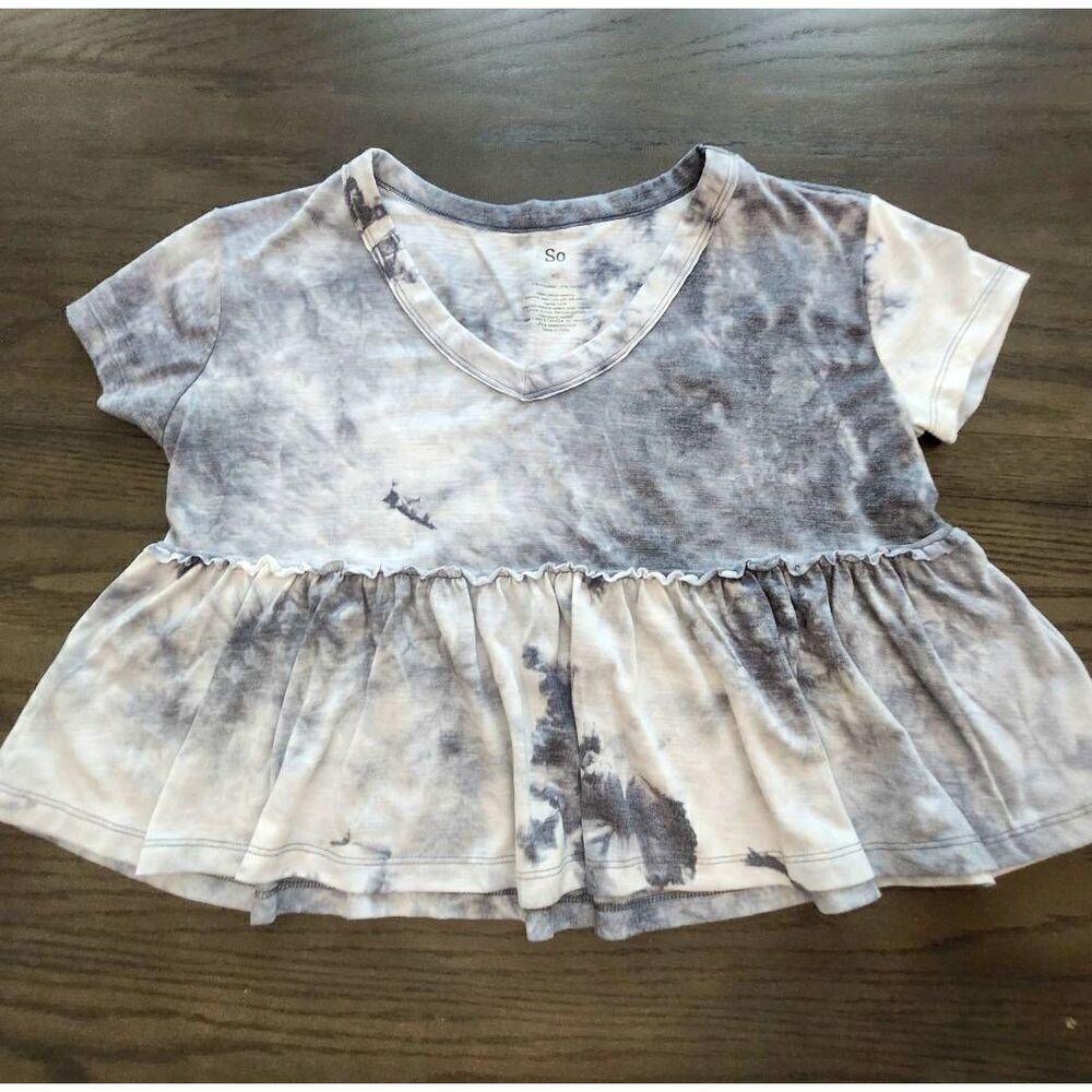 So tie dye white and Gray top Size XS